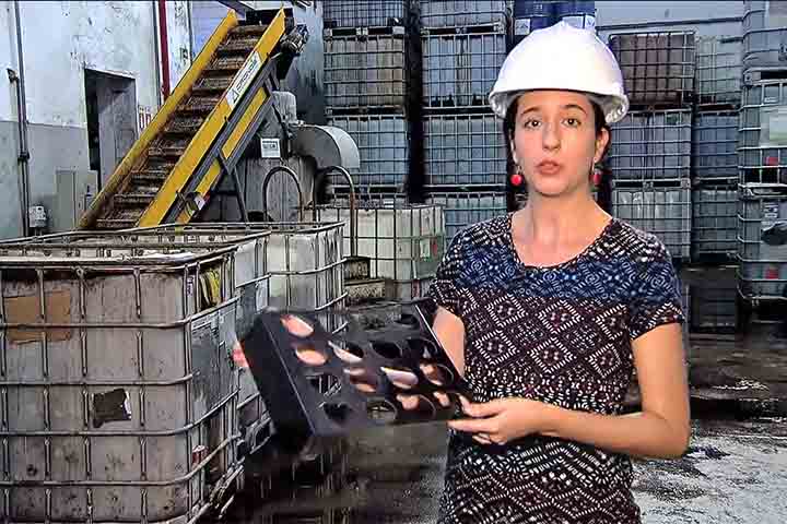 Além disso, surgiram no mercado cápsulas reutilizáveis, geralmente de inox ou plástico resistente, que podem ser abastecidas com café moído pelo próprio consumidor, reduzindo o descarte.