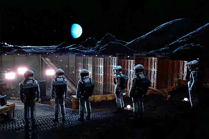 O primeiro deles é 2001: Uma Odisseia no Espaço, de 1968. Dirigido por Stanley Kubrick, este clássico da ficção científica é conhecido por seu ritmo contemplativo, poucos diálogos e forte carga simbólica.