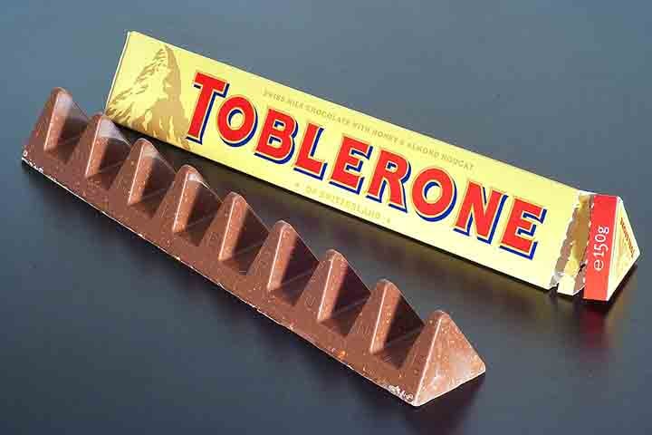 As tradicionais barras de chocolate Toblerone, presentes em prateleiras de mais de cem países, não podem mais ostentar a denominação de “chocolate suíço”. 
