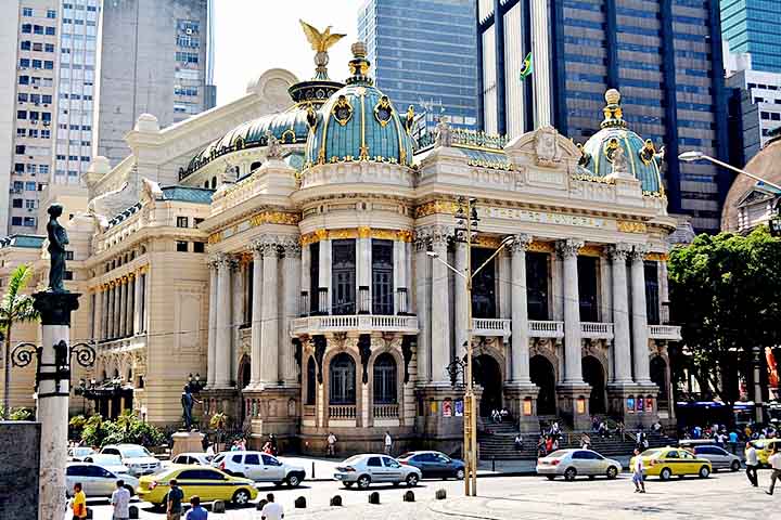 Embora carregue “municipal” no nome, o local está ligado à Secretaria de Cultura e Economia Criativa do Governo do Estado do Rio de Janeiro.

