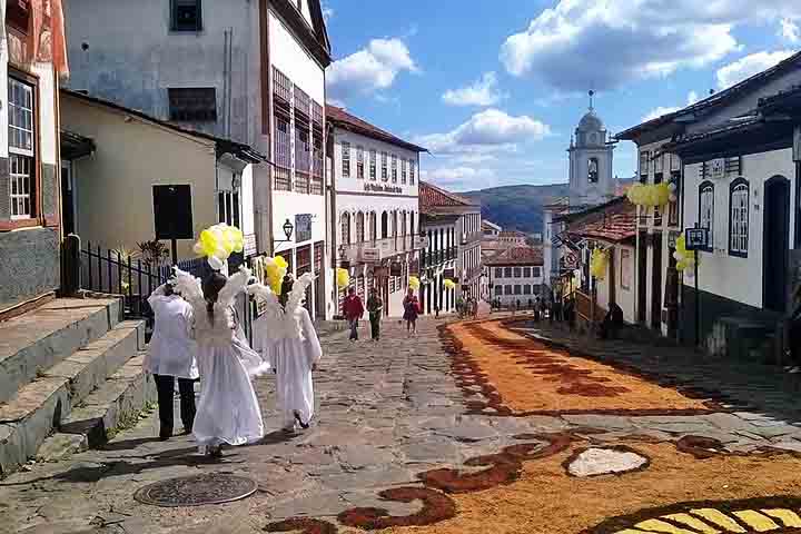 Centro Histórico da Cidade de Diamantina, Minas Gerais – Enraizada no ciclo dos diamantes, Diamantina é um Patrimônio Mundial que mantém a arquitetura colonial e a atmosfera de sua época áurea, com suas ruas sinuosas e casarões históricos.