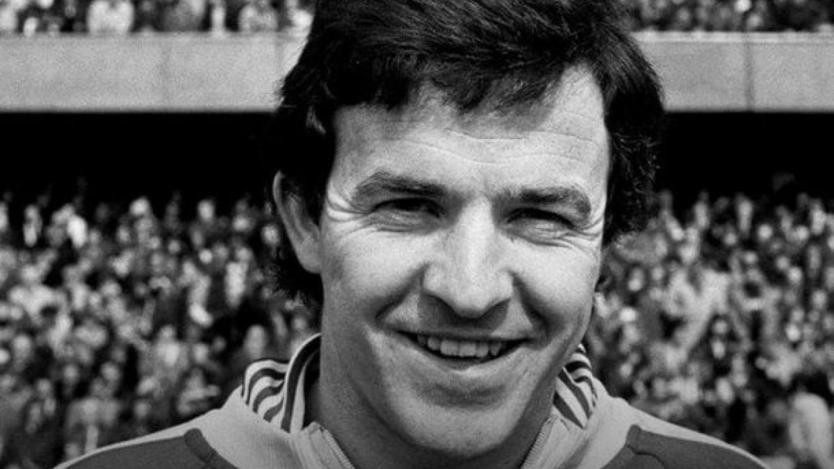 Ex-atacante escocês, maior ídolo do clube inglês, morreu neste Natal de 2025, aos 72 anos e vai dar nome a parte da arquibancada do City Ground