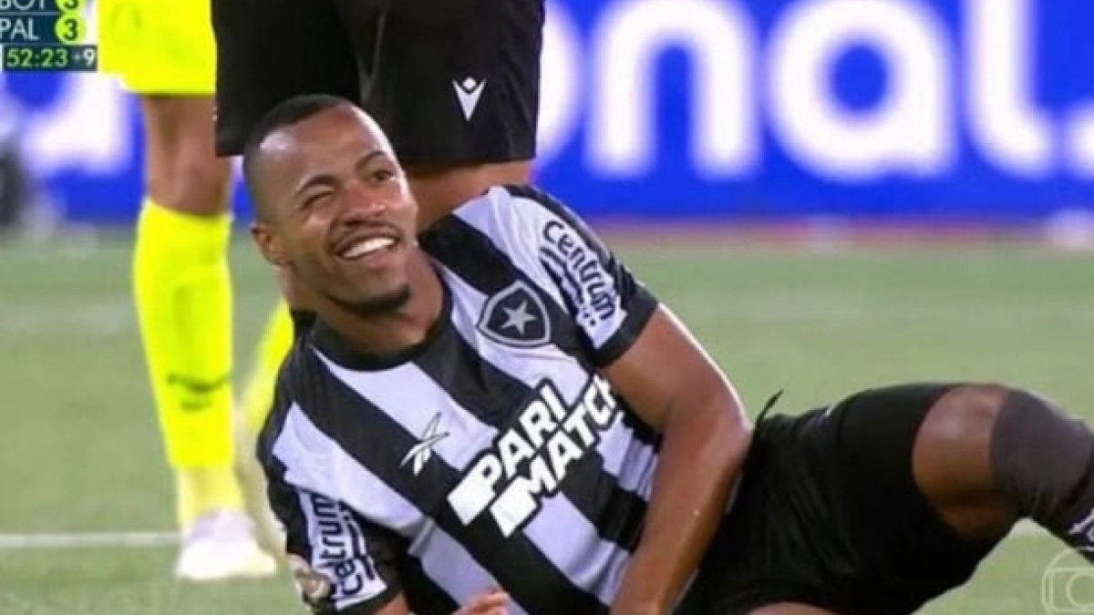 Saída do volante para o rival paulista é um golpe duríssimo no botafoguismo. Entenda o porquê!