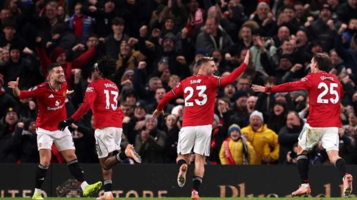 Red Devils contam com gol de Dorgu para vencer por 1 a 0. Equipes voltam a campo ainda em 2025 para desafios do Campeonato Inglês