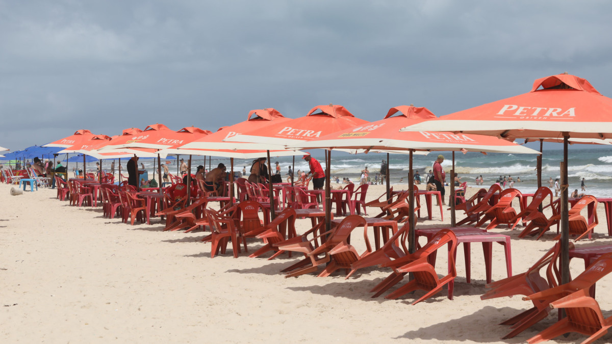 Movimento baixo na Praia do Futuro, mant&eacute;m expectativa de pico at&eacute; janeiro
