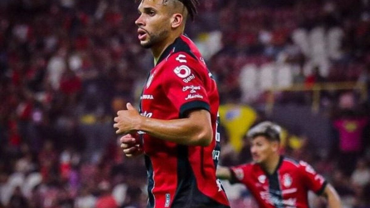 Cria da base do Botafogo e com passagem pelo São Paulo, defensor chegaria para um setor considerado uma das prioridades para 2026