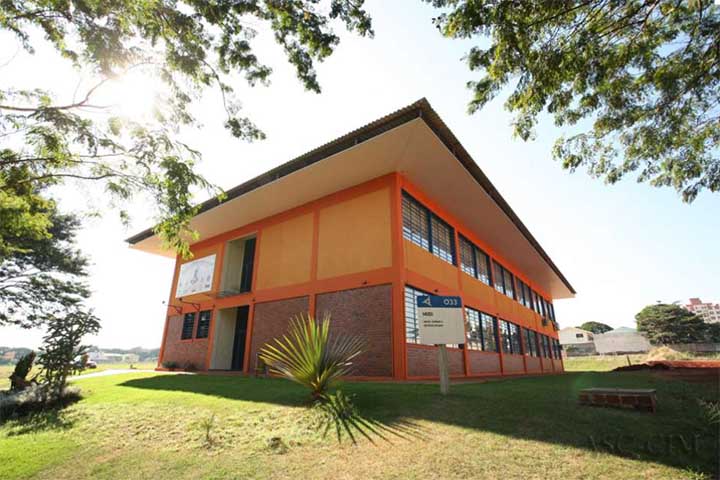 O Museu Dinâmico Interdisciplinar da Universidade Estadual de Maringá resultou do amadurecimento do Projeto de Extensão, Centro Interdisciplinar de Ciências, desenvolvido na UEM desde 1985.