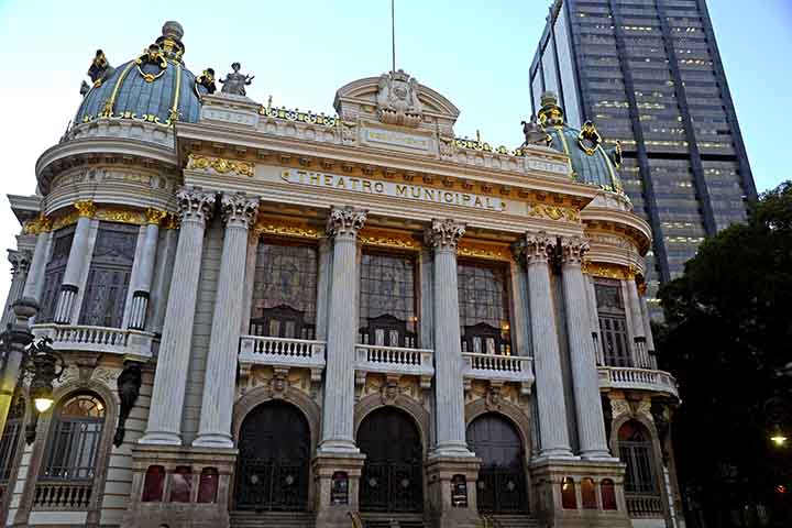 No dia 14/07/2025, o Theatro Municipal do Rio de Janeiro completou 116 de fundação - ele foi inaugurado durante a prefeitura de Souza Aguiar.
