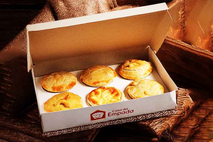 De lá para cá, eles seguem com a receita dos salgados que conquistaram a família brasileira e fazem parte da cultura gastronômica do Rio de Janeiro.