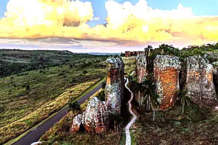 O Parque Estadual de Vila Velha, localizado em Ponta Grossa, no Paraná, se tornou um destino popular para a prática do ecoturismo no Brasil. Conheça!