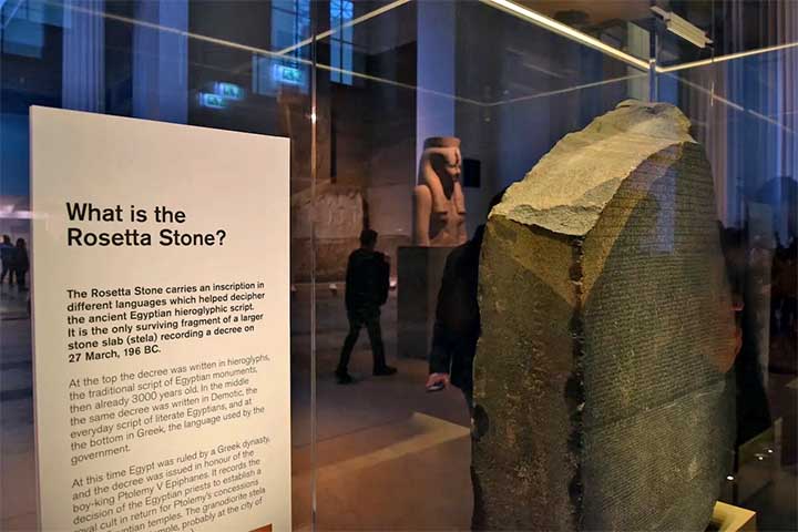 Nesses mais de dois séculos, a França reivindica dos ingleses a devolução do objeto, sem sucesso.
