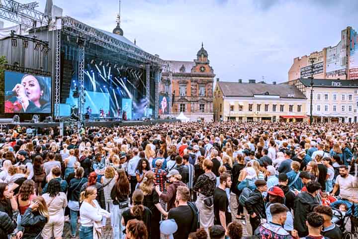 De acordo com dados mais recentes, a cidade de Malmö tem 339 mil habitantes. A Região Metropolitana, por sua vez, tem 780 mil moradores. 
