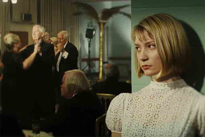 O cinema pode apresentar obras que vão desde o foco no entretenimento até reflexões profundas sobre a existência humana. Existem diversas obras que trazem experiências que vão além do convencional, com uma complexidade na narrativa.