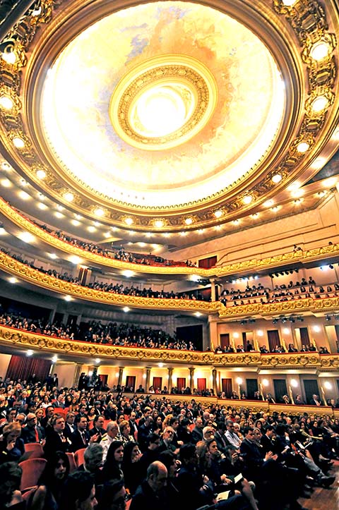 O Theatro Municipal do Rio de Janeiro, ponto de encontro de tradição e inovação, já passou por diversas reformas e restaurações ao longo de sua centenária história. 
