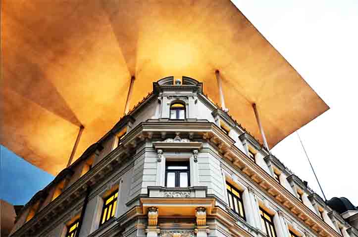 O museu abriga ainda a Escola do Olhar, um polo que foi idealizado para funcionar como museu-escola e centro de pesquisas e difusão cultural. 
