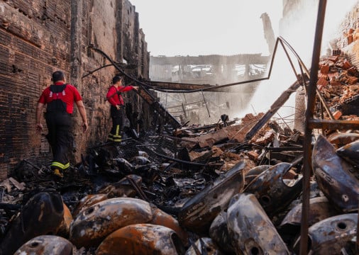 ￼ARREDORES do incêndio na sucata Chico Alves