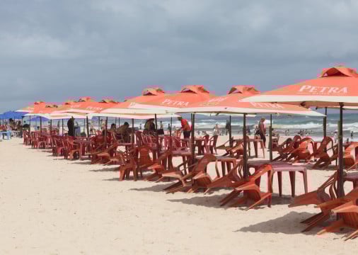 Movimento baixo na Praia do Futuro, mant&eacute;m expectativa de pico at&eacute; janeiro
