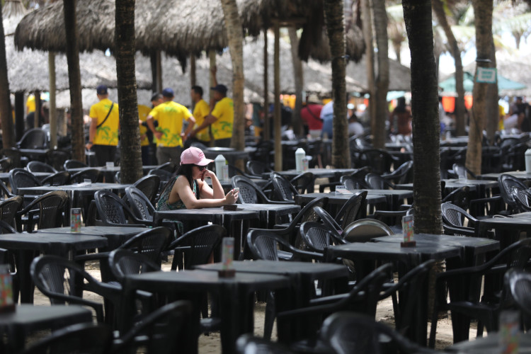 FORTALEZA, CEAR&Aacute;, BRASIL,26.12.2025: Movimenta&ccedil;&atilde;o nas barracas de praia, Praia do Futuro .  (foto: Fabio Lima/OPOVO).(Foto: F&Aacute;BIO LIMA)