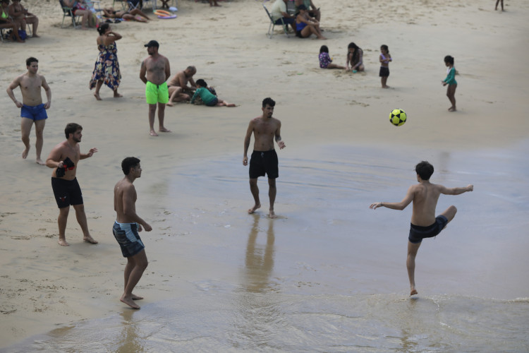 FORTALEZA, CEAR&Aacute;, BRASIL,26.12.2025: Movimenta&ccedil;&atilde;o nas barracas de praia, Praia do N&aacute;utico.  (foto: Fabio Lima/OPOVO).(Foto: F&Aacute;BIO LIMA)