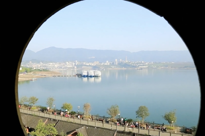 Além de sua dimensão espiritual, Shibaozhai tem importância histórica militar. Isso porque a posição estratégica do complexo, com acesso restrito, tornava o local um excelente ponto de defesa. 