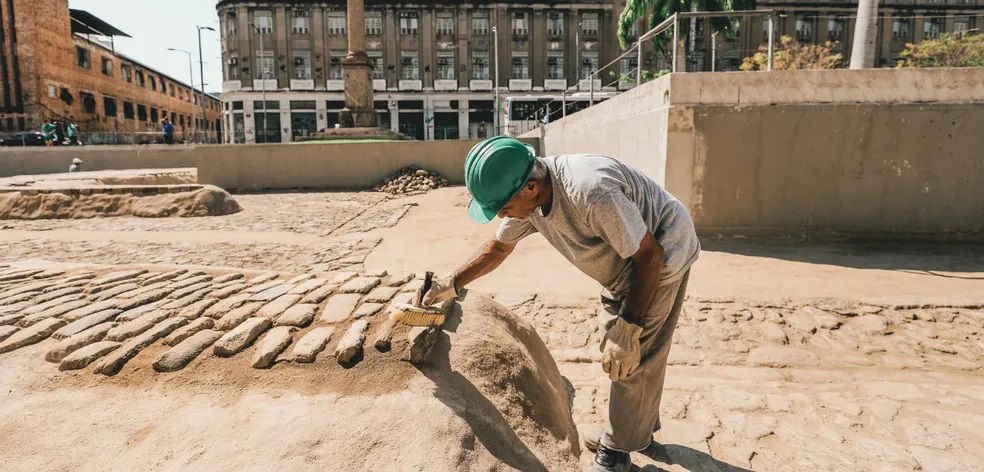 Vale lembrar que o Cais do Valongo foi reconhecido como Patrimônio da Humanidade pela Unesco desde 2017, por sua relevância na história das pessoas escravizadas trazidas da África para o Brasil.