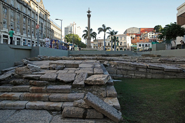 Foi construído em 1811, pela Intendência Geral de Polícia da Corte do Rio de Janeiro, para centralizar o desembarque de africanos escravizados, antes concentrados no centro da cidade. 