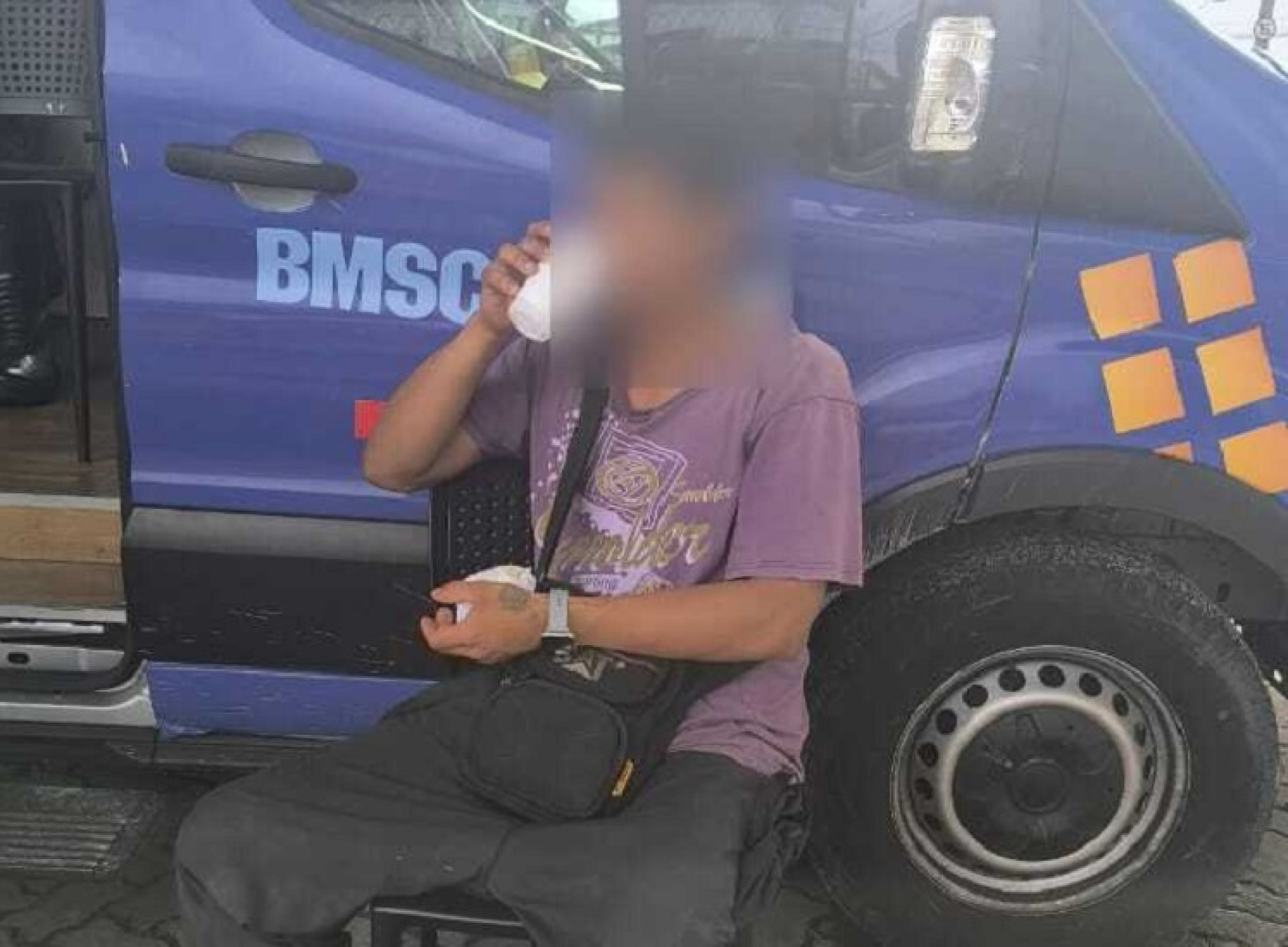 Colombiano relatou ter fugido, durante a madrugada, da fazenda onde era submetido a trabalho análogo ao escravo e buscou ajuda em uma base móvel da Guarda Municipal localizada na Parangaba (Foto: Divulgação/Guarda Municipal de Fortaleza)