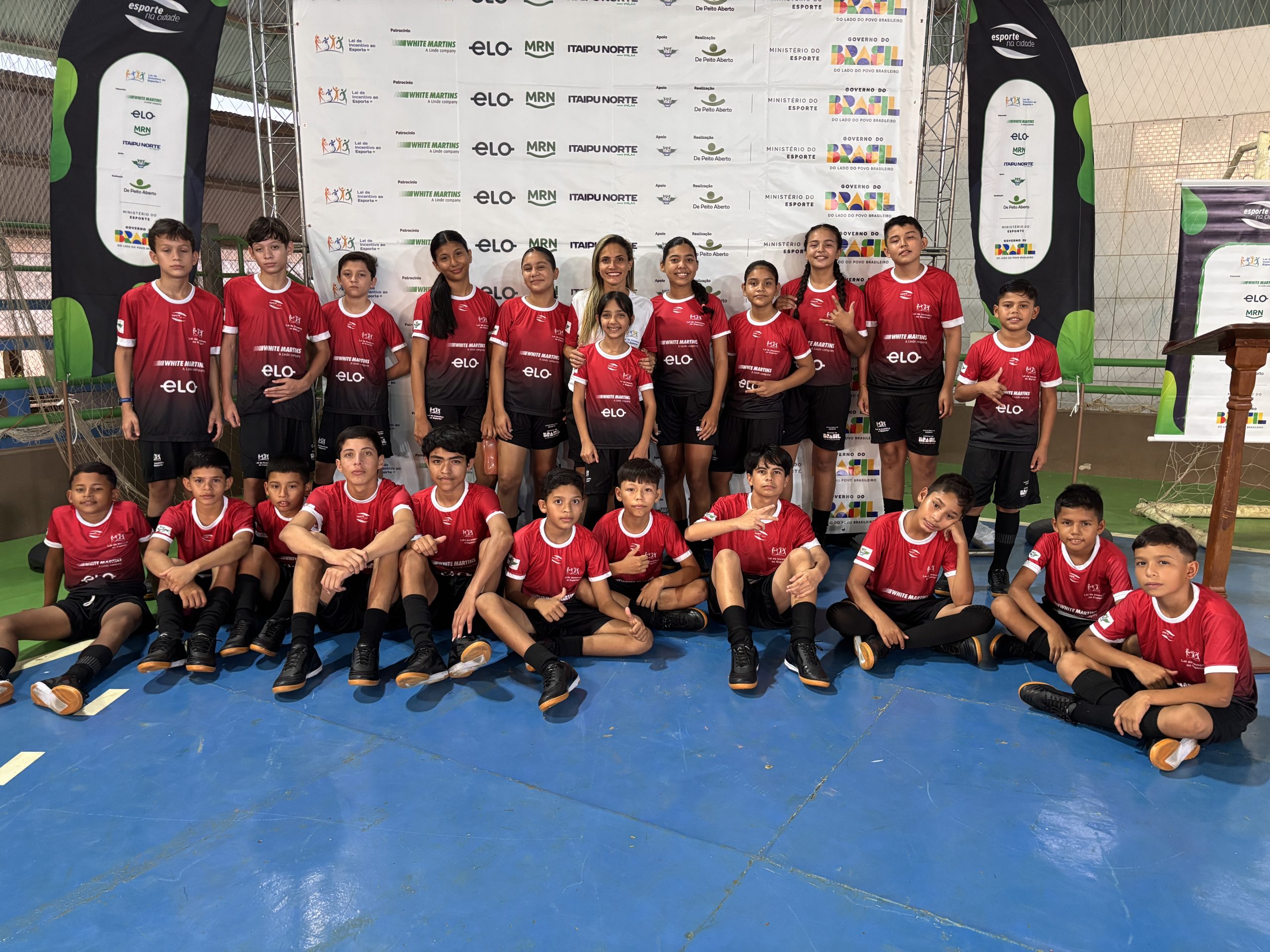 Ao longo de 14 anos, mais de 4.800 crianças e adolescentes foram impactados, mostrando a força de uma iniciativa que trabalha educação de forma integral.  A De Peito Aberto, com quase duas décadas de atuação, já beneficiou mais de 67 mil jovens no país, conectando esporte e inclusão em comunidades de diferentes realidades.