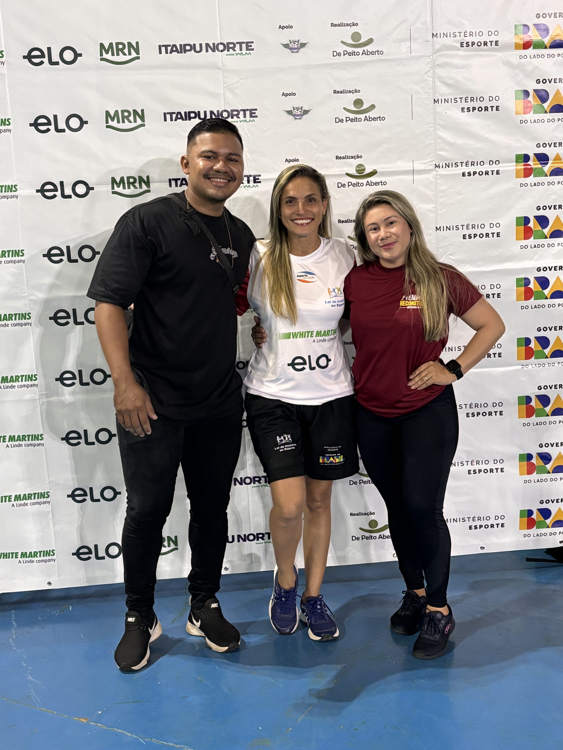 O núcleo de Terra Santa é um dos mais antigos do país e simboliza a atuação da De Peito Aberto na Região Norte, em paralelo com as ações em Faro, Porto Trombetas e Barcarena. As modalidades contempladas são futsal, handebol, basquete e vôlei. Em Terra Santa, um dos nomes mais identificados com o projeto é a professora Simone Rego, de 46 anos, que testemunhou histórias de vida renascendo por meio da educação esportiva.