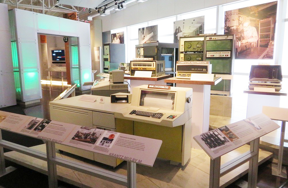 O Museu da História do Computador, em Mountain View, é um dos mais importantes do mundo sobre tecnologia digital. Ele abriga relíquias como o Apple I e narra a evolução da computação, da era analógica à inteligência artificial.