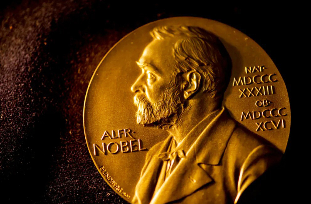 Gandhi nunca recebeu o Prêmio Nobel da Paz, apesar de ter sido indicado cinco vezes, sendo a última pouco antes de seu assassinato. Ainda assim, é considerado um dos maiores pacifistas da história. Sua vida é estudada em escolas, universidades e homenageada por líderes mundiais.