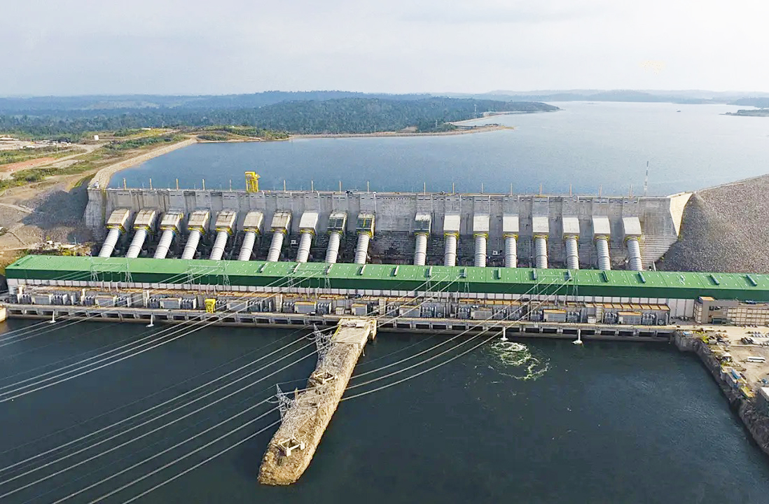 Além de Itaipu, o Brasil tem outras represas com destaque. Belo Monte, no Pará, é a terceira maior da América do Sul,. Produz mais de 11 mil megawatts. Sua construção gerou controvérsias por impactos ambientais e sociais na Amazônia. Apesar da importância energética, enfrenta críticas por afetar comunidades indígenas e ecossistemas.
