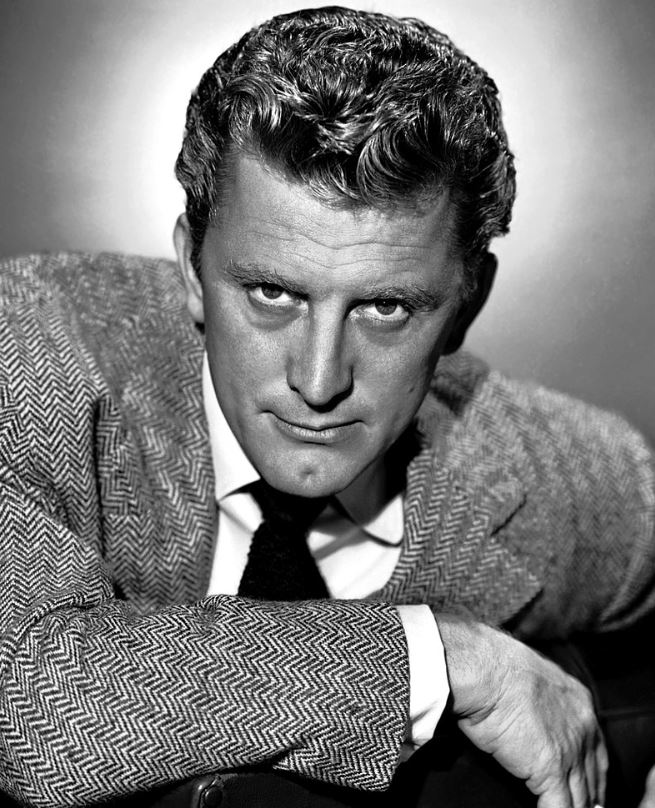 Kirk Douglas – Nova York, 9/12/1916 — Intenso e expressivo, alternou mocinhos e anti-heróis com grande impacto. Atuou em “Duelo de Titãs”. Morreu em 2020, aos 103 anos.