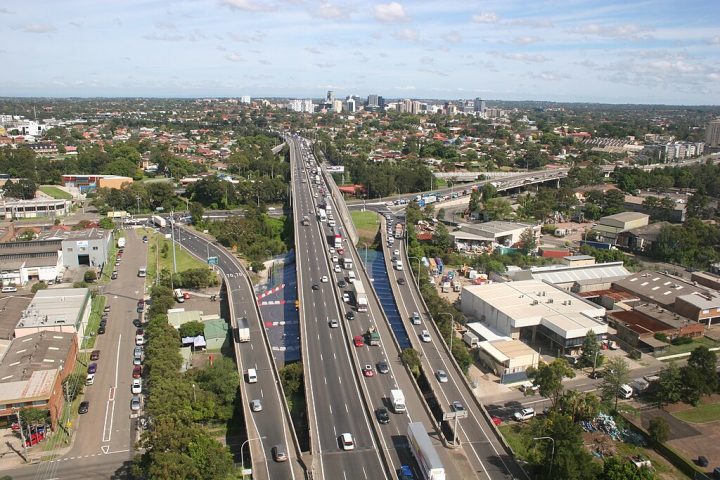 O túnel foi concebido para aliviar vias históricas de grande congestionamento (como a Parramatta Road) e melhorar o acesso a áreas estratégicas, como o aeroporto e o porto de Botany. 