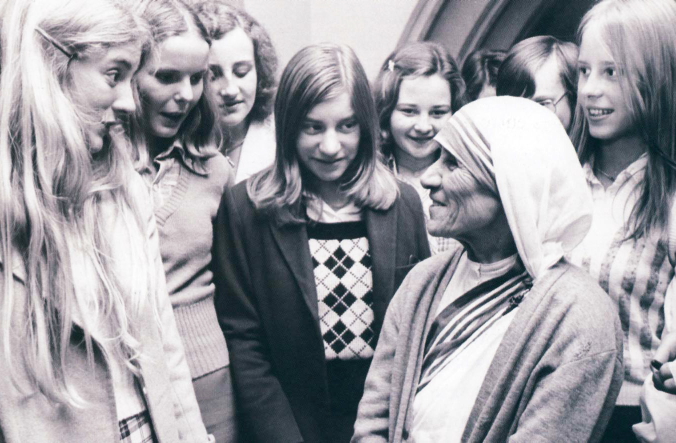 Por acreditar que a educação era uma chave para a dignidade, fundou escolas para crianças pobres e alfabetizou milhares de jovens em situação de vulnerabilidade. Com isso, abriu caminhos de esperança onde antes havia abandono.