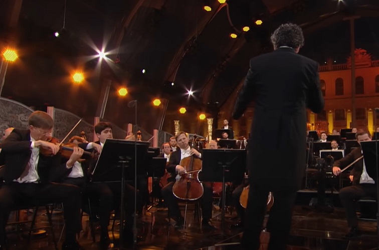 Famosa por sua interpretação refinada e suas tradições, a orquestra é conhecida especialmente pelo Concerto de Ano Novo, evento transmitido globalmente. Sua sede no Musikverein, em Viena, é uma das mais prestigiadas do mundo.