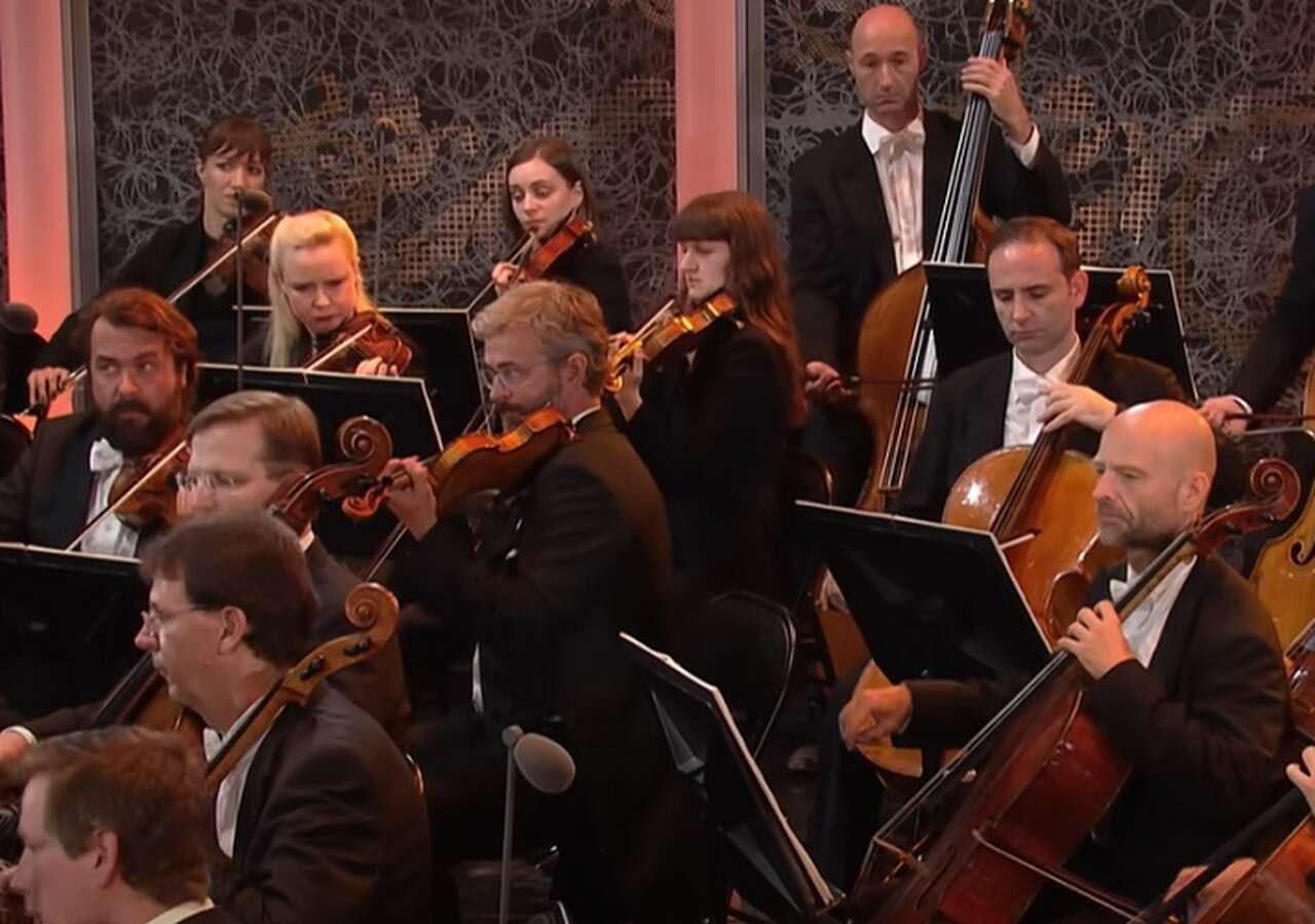 Com sua longa história que remonta a 1842, a Orquestra Filarmônica de Viena é um ícone da música clássica, associada aos maiores compositores da Áustria, como Beethoven e Strauss.