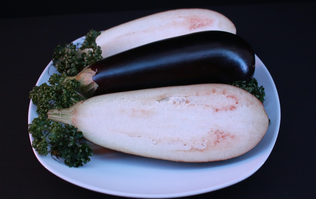 Esse legume também pode auxiliar na saúde do cabelo e das unhas, além de possuir propriedades anticancerígenas, antivirais e antimicrobianas. 