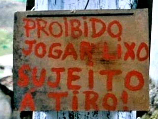 Aqui, a parada é curta e grossa: Proibido jogar lixo. Sujeito a tiro! 