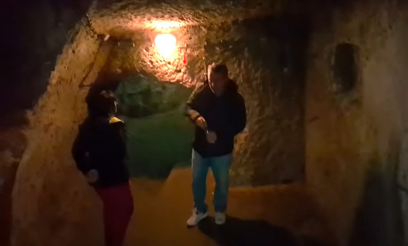  Em 1985, a localidade se tornou Patrimônio Mundial da Unesco. Os visitantes gostam de explorar os corredores sombrios imaginando como seria a vida naquelas cidades antigas. 