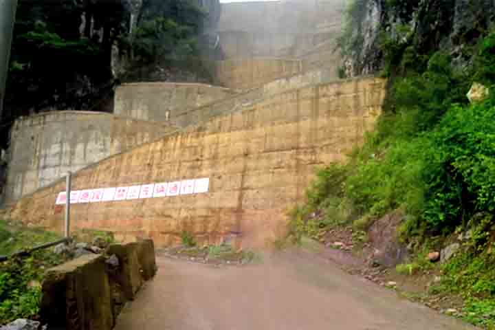 Uma estrada localizada no condado de Wuxi, na China, se tornou um exemplo notável da capacidade da engenharia chinesa.