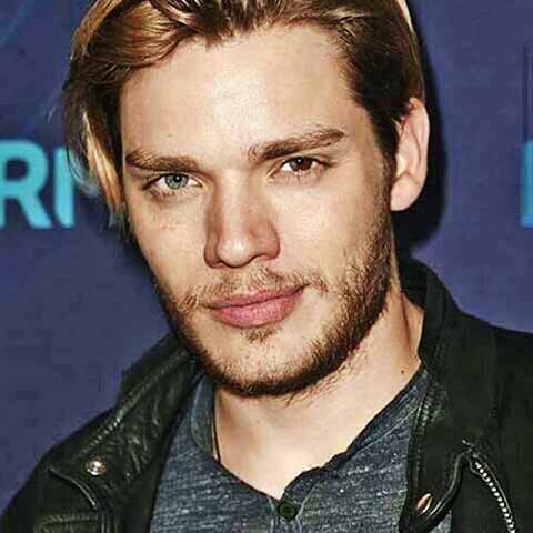Dominic Sherwood â O Ator inglÃªs da sÃ©rie âShadownhuntersâ tem heterocromia parcial, apresentando um olho azul e o outro azul mesclado com marrom.
