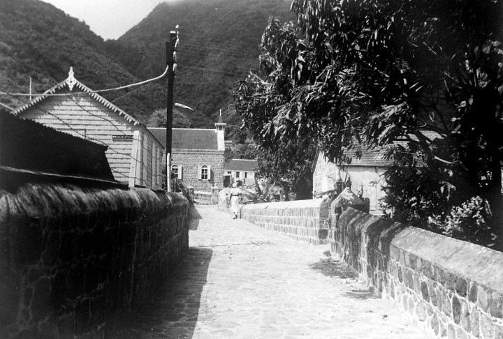 O autodidata Josephus Lambee Hassell foi quem inicialmente ignorou os pareceres tÃ©cnicos e decidiu liderar o projeto.