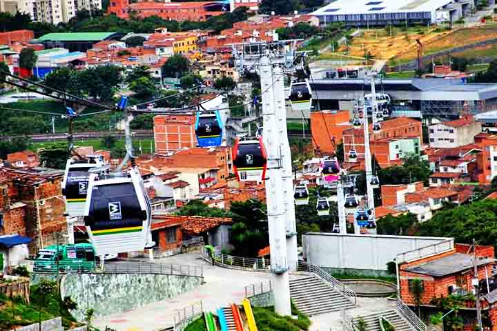 7º) Medellín: O metrô de Medellín é o único da Colômbia e mesmo assim ficou em 7º no ranking mundial por ser muito eficiente, integrado a teleféricos, bondes e outros transportes.