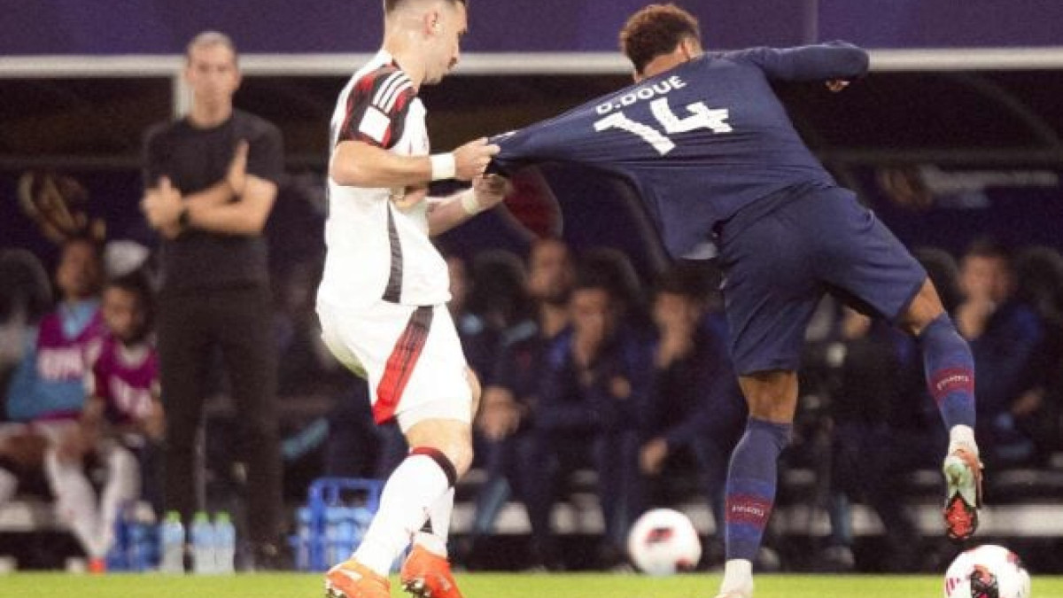 Zagueiro do Flamengo destaca que estava com cãibras nas duas pernas, mas que jamais se negaria a cobrar um pênalti na final do Intercontinental