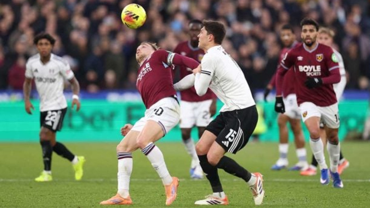 Em plena casa do rival, Fulham faz 1 a 0 neste duelo londrino, gol de Jiménez. Hammers permanecem na zona de rebaixamento
