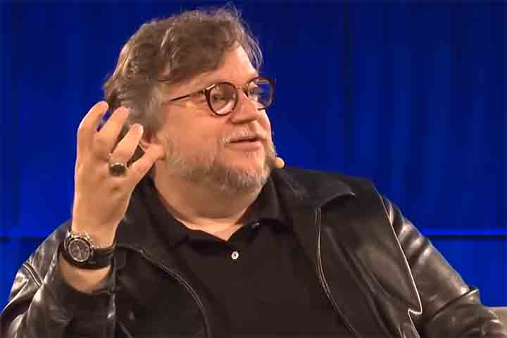Em conversa com a imprensa, del Toro explicou que a dinâmica entre pai e filho no filme foi inspirada em suas próprias experiências familiares.