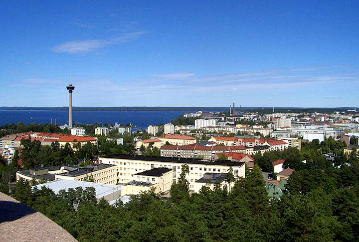 Finlândia — é considerada o país mais feliz do mundo desde 2018, liderando o World Happiness Report. O ranking leva em conta bem-estar social, segurança e qualidade de vida.