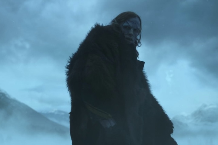 Ao fim das gravações, Elordi precisava ficar cerca de 90 minutos em uma sauna inflável, instalada em seu trailer, para conseguir remover toda a maquiagem.