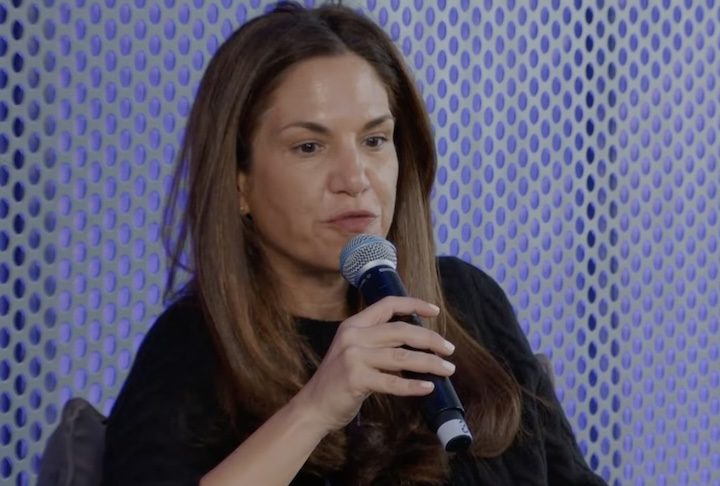 Khosrowshahi credita parte de seu sucesso ao fato de ser uma outsider em um setor historicamente fechado, no qual mulheres dificilmente alcançam posições de liderança.